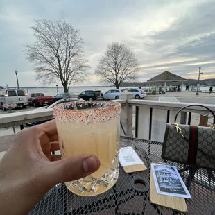 a hand holding a margarita