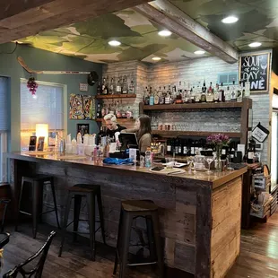 Cute service bar and wonderful service