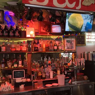 Look at the old TV with nothing but static on. Love it!