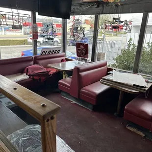 Everything is cluttered and closed