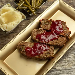 Meatloaf, Green Beans and Mashed Potatoes