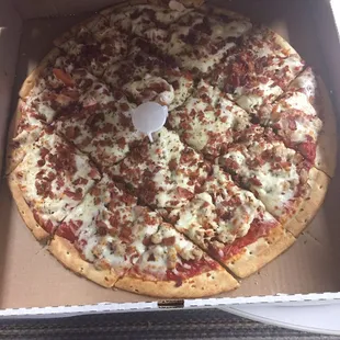 Pepperoni bacon sausage Banana peppers