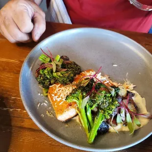Salmon with potatoes and broccolini.