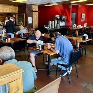 ows a group of people sitting at tables