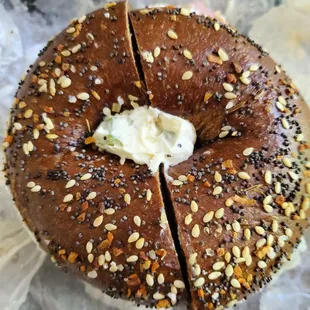 Pumpernickel everything bagel,Rosenberg w /red onion  and scallion cream cheese