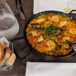 Seafood paella