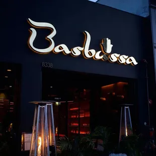 the outside of a restaurant