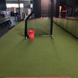 Wide 14' cages.  No hitting the side nets on your back swing.