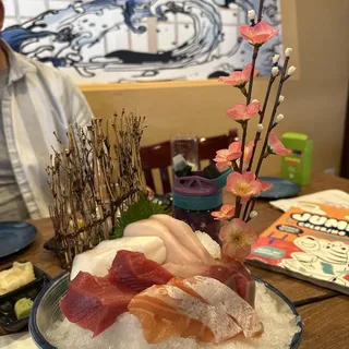 S6. Assorted Sashimi Combo