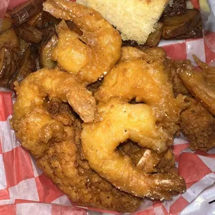 5pc Meal Jumbo Shrimp With cornbread and potatoes