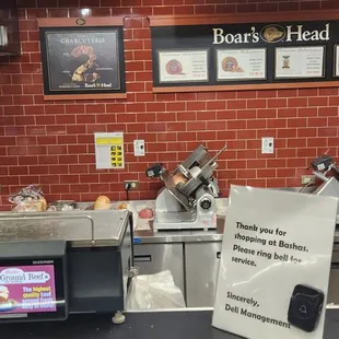 Meat left put the entire 30 minutes I was in store.  No staffing.  No customers will come.