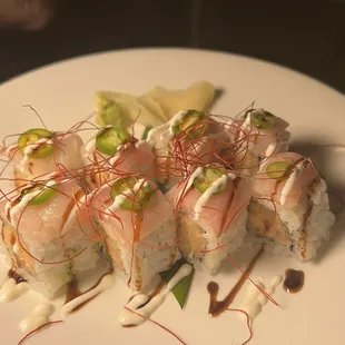 Hamachi roll
