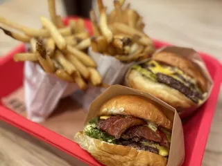 Swizzler Crispy Chicken + Smash Burgers