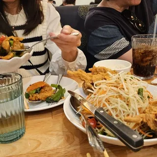 Papaya Salad with Soft Shell Crab 2pc
