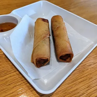 Crunchy spring rolls were a nice way to ward off hunger.