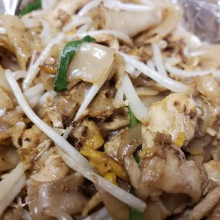 N2. Chow Kueh Teow (Pad See Eww)