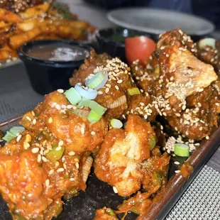 chicken wings, bbq wings, fried chicken wings, fried chicken, chicken, bbq chicken, poultry, chicken wings and fried chicken, food