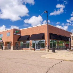 the outside of a restaurant