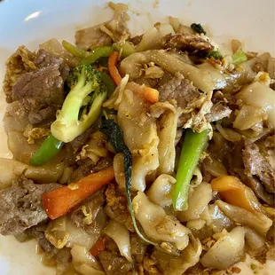 Drunken noodles with chicken