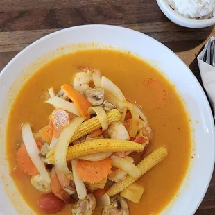 Yellow curry with shrimp