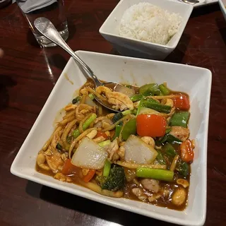 Dried Chili and Cashew Nut Chicken