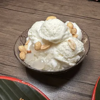 Sweet Rice with Coconut Ice Cream