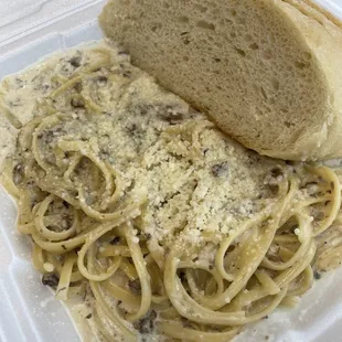 Mushroom pesto with cream sauce to go