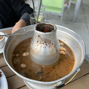 Tom yum kung (shrimp hot and sour soup)