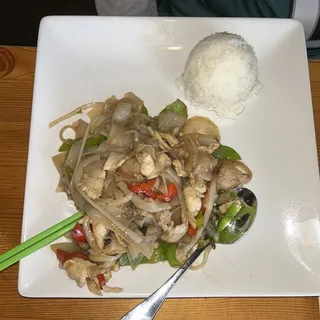 L18. Drunken Noodle Lunch Special