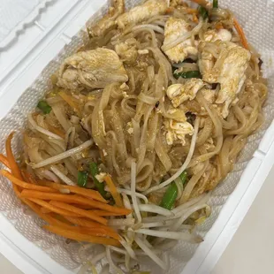 Pad Thai with chicken