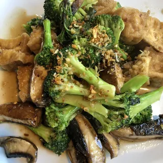 Broccoli and Portabella Garlic Sauce