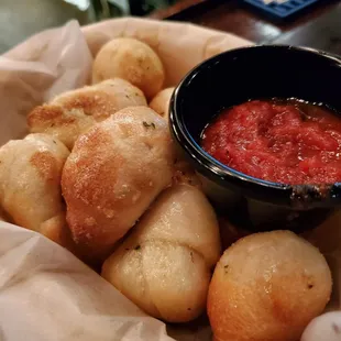 Complimentary garlic knota