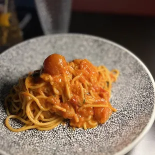 Spaghetti with 3 types of tomato