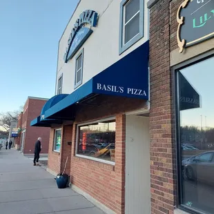 the front of basil's pizza palace