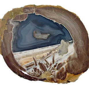 Tilt line shows a shift in the earth as this geode was being formed.  My collection August 1, 2008.