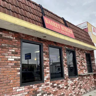 a brick building with a sign that says basket burger