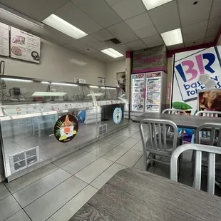 the inside of a fast food restaurant