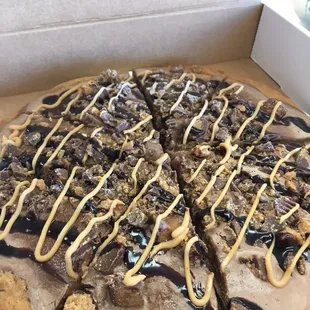 Polar Pizza Alert!! Chocolate Peanut Butter w/ Fudge and Peanut Sauce Drip. Delicious, great for take home parties!