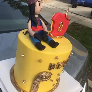 Pick up cake and the little guy fell -  beautiful cake but very frail needs a couple of tooth picks for transportation