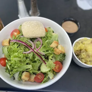 House salad with mashed potatoes