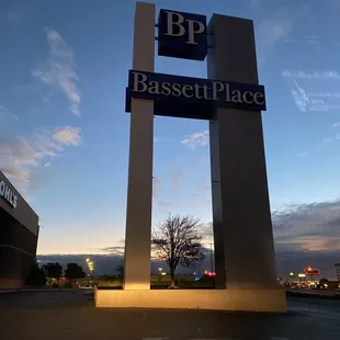 Bassett place sign between Kohls and I-10