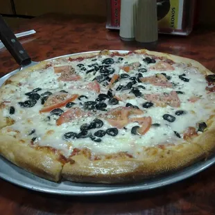 Greek Pizza: Cheese, Black Olives, Feta Cheese, Tomatoes &amp; Oregano
