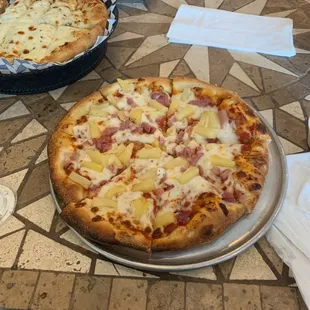 8&quot; pizza with ham, and pineapple..