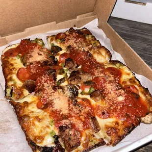 Pepperoni, bacon, green peppers and mushrooms