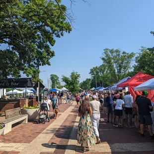 a large crowd of people