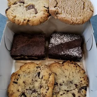 Chocolate Chunk, Ginger Snap, Peanut Butter Brownie, Brownie, 2 Vegan Chocolate Chip