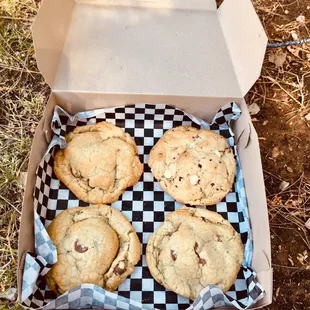 Box of 4 Chocolate Chip Cookies