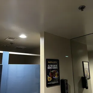 Men&apos;s bathroom