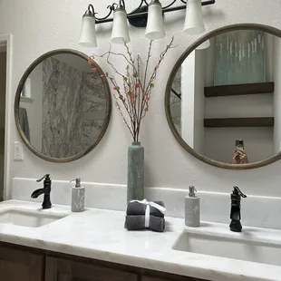 Different angle of vanity area