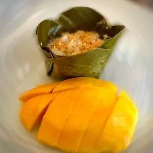Mango and sweet sticky rice:)